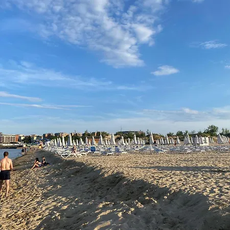 Апартаменти Summer Breeze 406 Sunny *