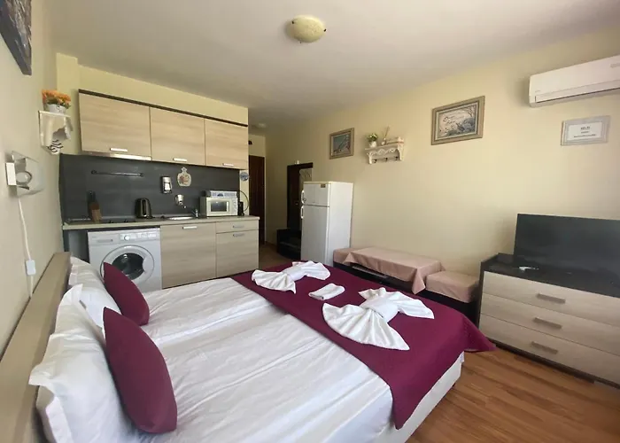 Апартаменти Summer Breeze 406 Sunny *