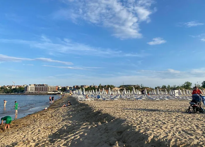 Апартаменти Summer Breeze 406 Sunny